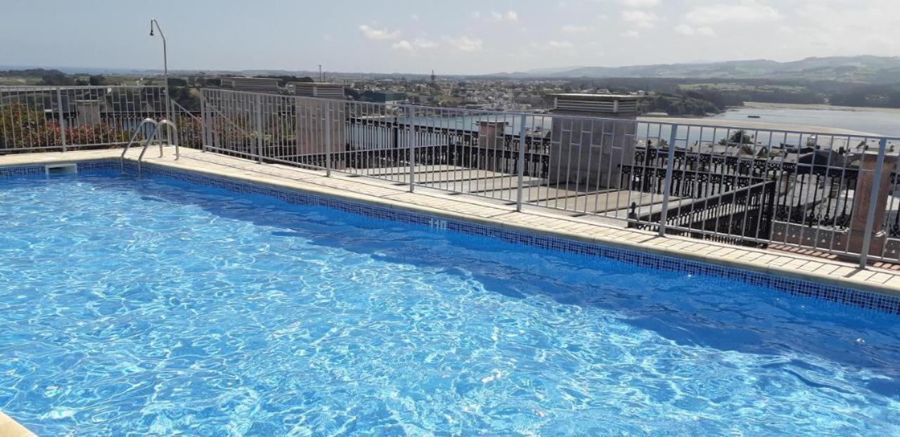 Moderno Piso Con La Mejor Terraza De Ribadeo Y Vistas Maravillosas Luaran gambar