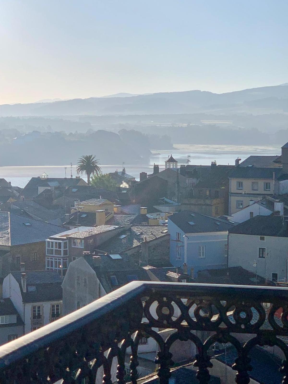 Moderno Piso Con La Mejor Terraza De Ribadeo Y Vistas Maravillosas Luaran gambar