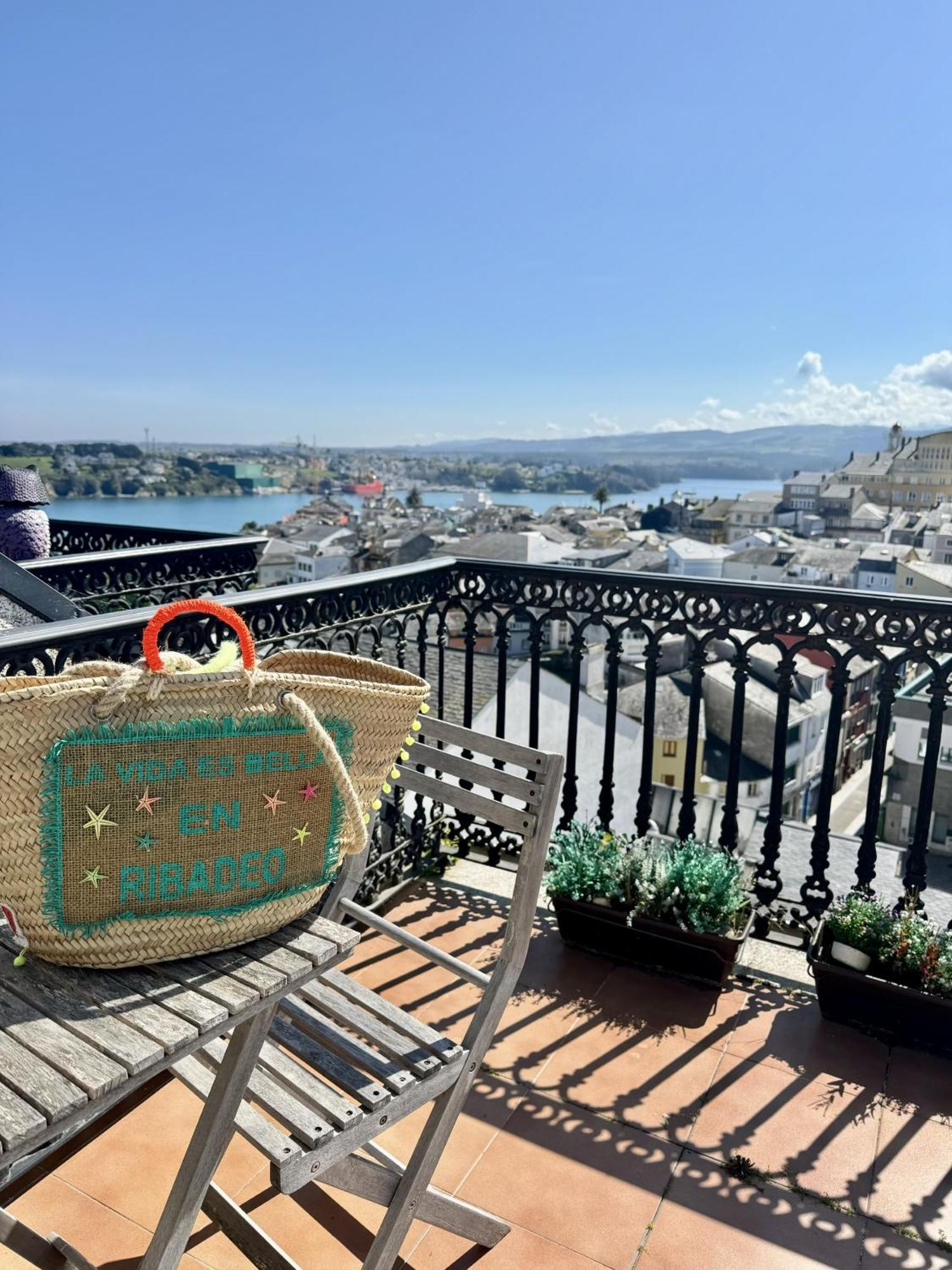 Moderno Piso Con La Mejor Terraza De Ribadeo Y Vistas Maravillosas Luaran gambar