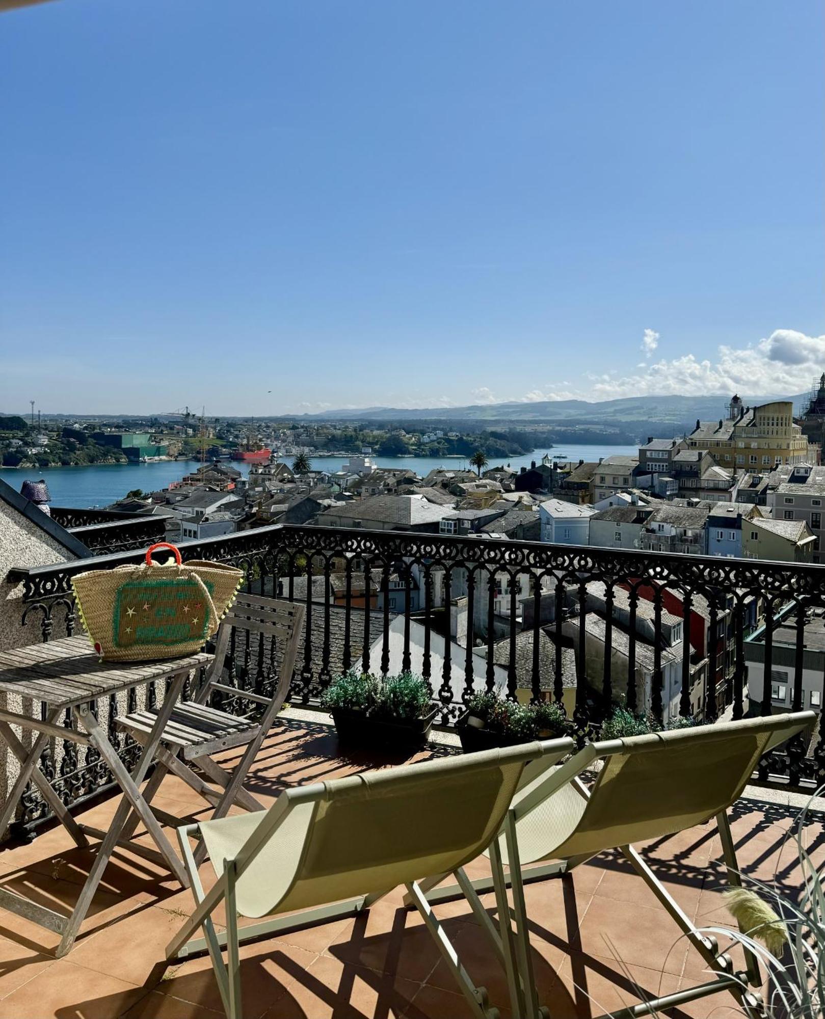 Moderno Piso Con La Mejor Terraza De Ribadeo Y Vistas Maravillosas Luaran gambar